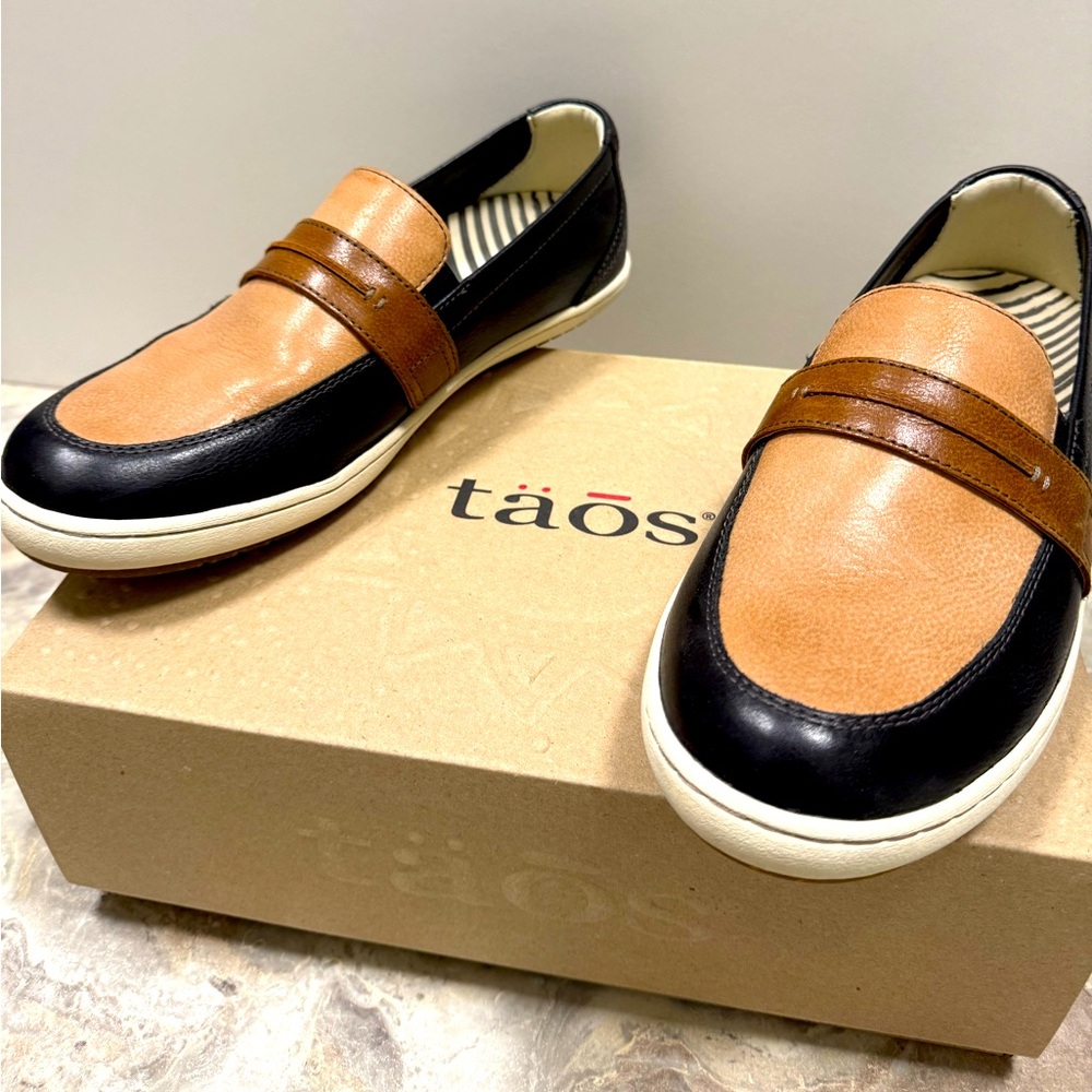 Taos “Upward” loafers size 10US